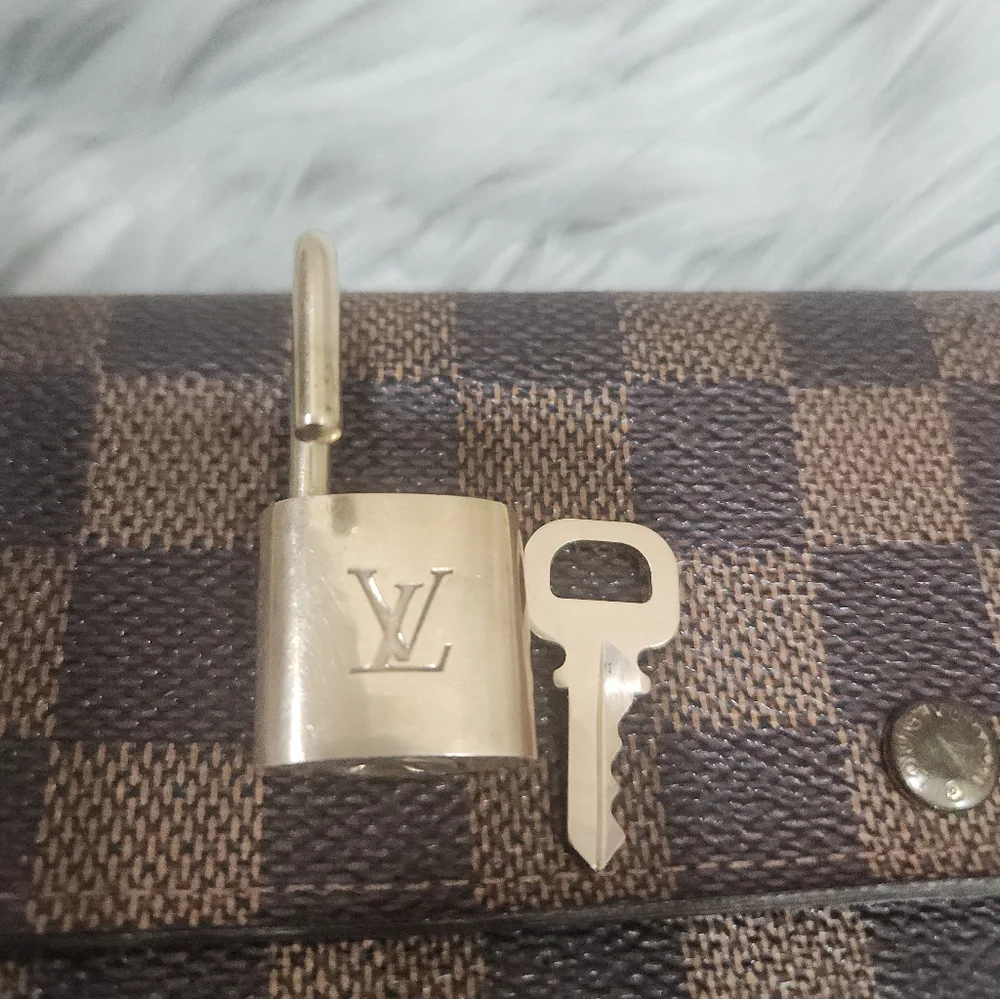 Louis Vuitton Gold-tone LV Padlock and Key 318 - Picture 2 of 7